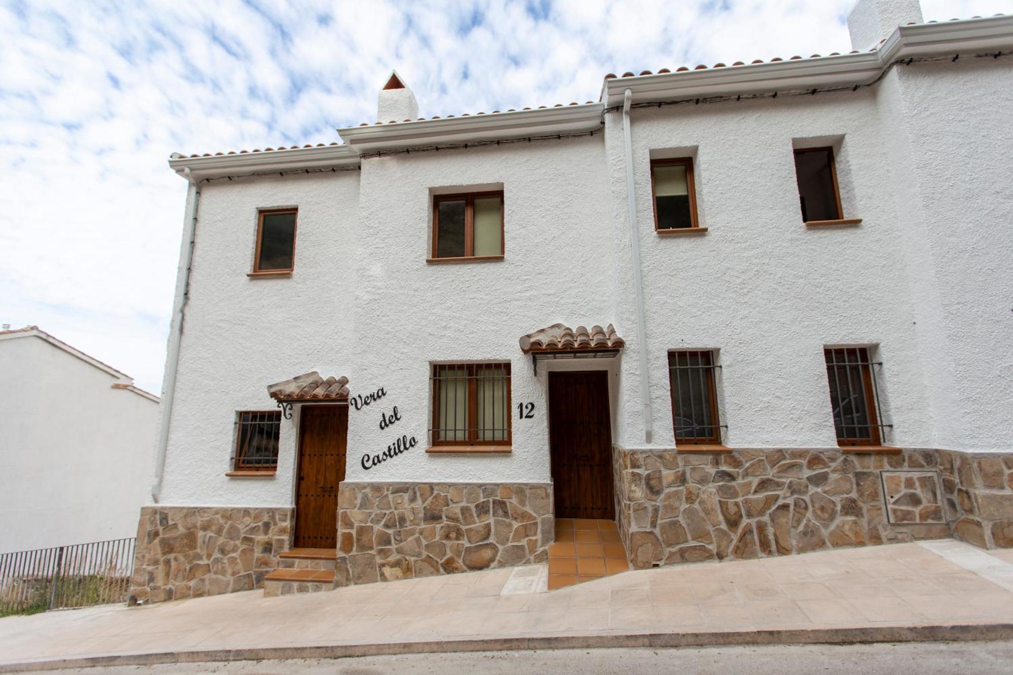 Vera Del Castillo Segura de la Sierra Luaran gambar